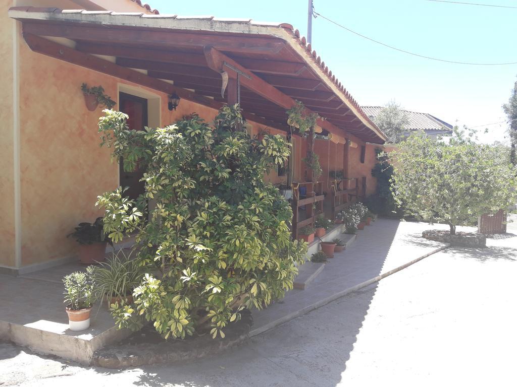 Domu De Palla- Iun-E5167 Bauladu Bagian luar foto